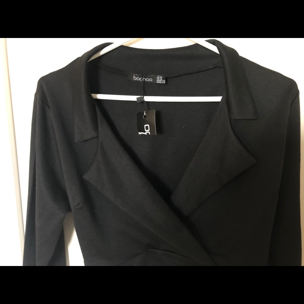 BNWT Boohoo Crop Top with Collar size 14.